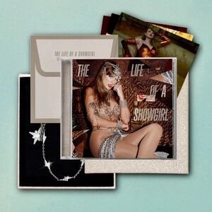 The Life of a Showgirl It’s Beautiful box set with bracelet NEW UNOPENED